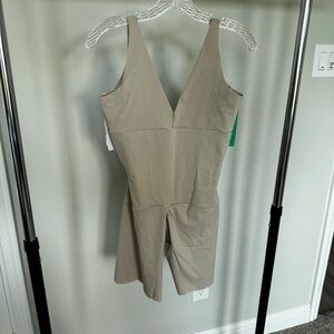 NWT Leonisa Women's XL Undetectable Step-In Mid-Thigh Beige Body Shaper